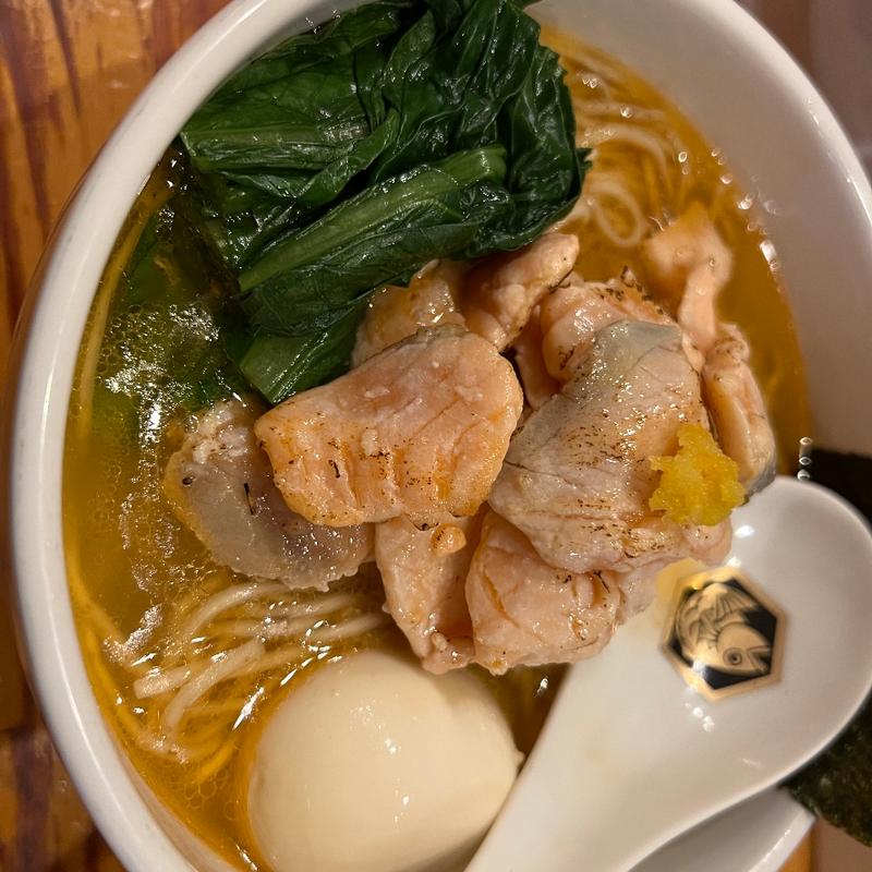 濃厚サーモンラーメン(真鯛らーめん 麺魚 神保町店)