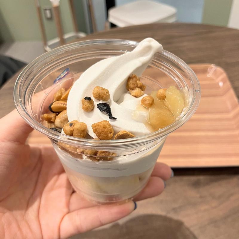 アーモンドミルクソフトクリーム(ウーマミ oumâmi HESTA SOUP STAND NEWoMan新宿店)