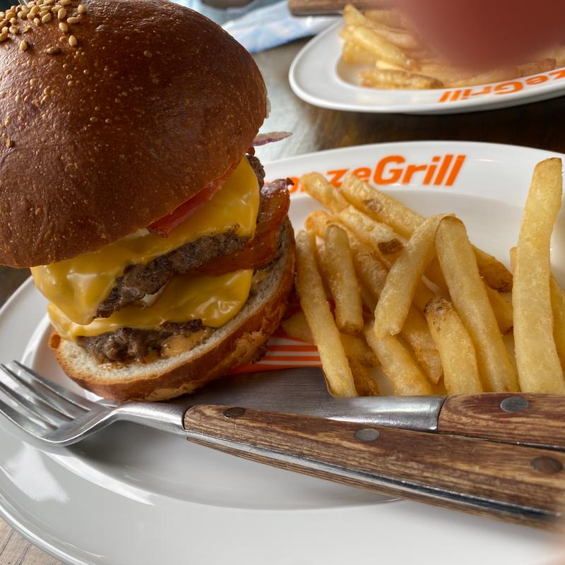 ロイヤルチーズバーガー(BronzeGrill KPS(ブロンズグリル盛岡店))