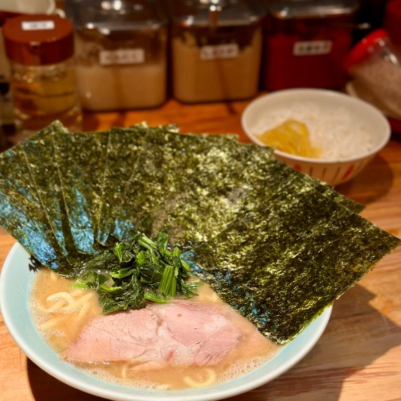 ラーメン海苔増し+ライス(洞くつ家 （どうくつや）)