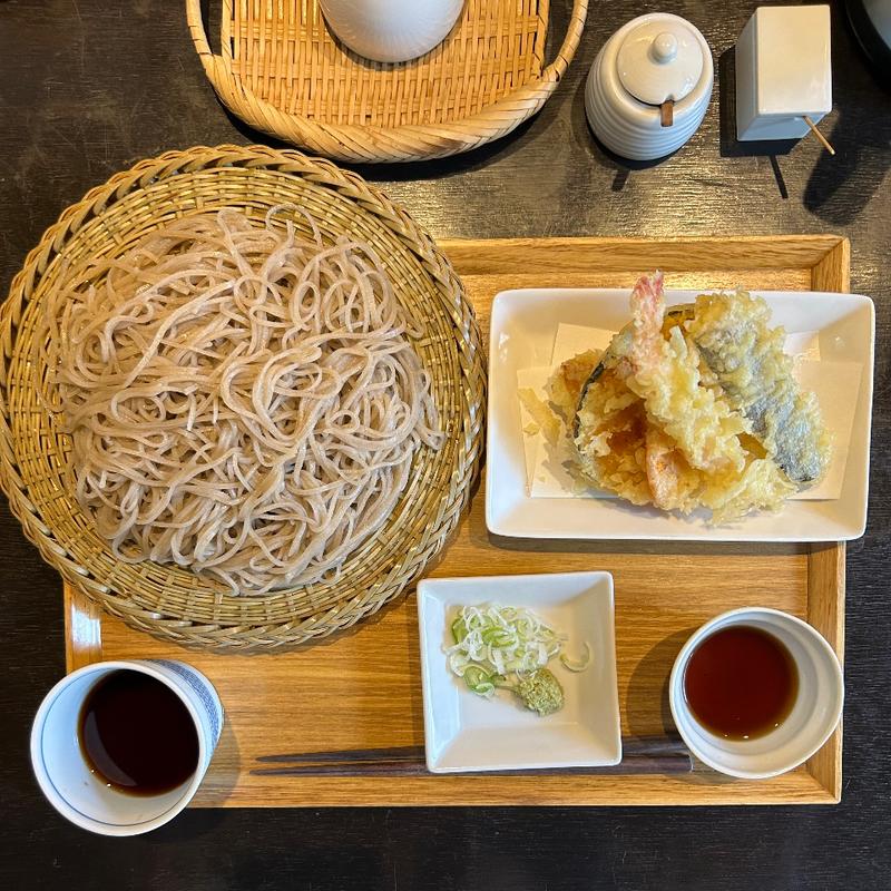 天ぷら盛り合わせとそば 大盛(よしなり )