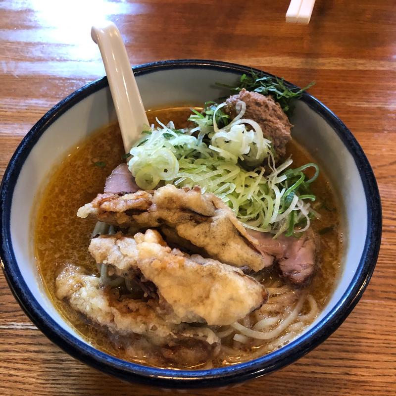 鶏のレバーペーストを溶かしながら食べるラーメン （味噌）(雨は、やさしく)