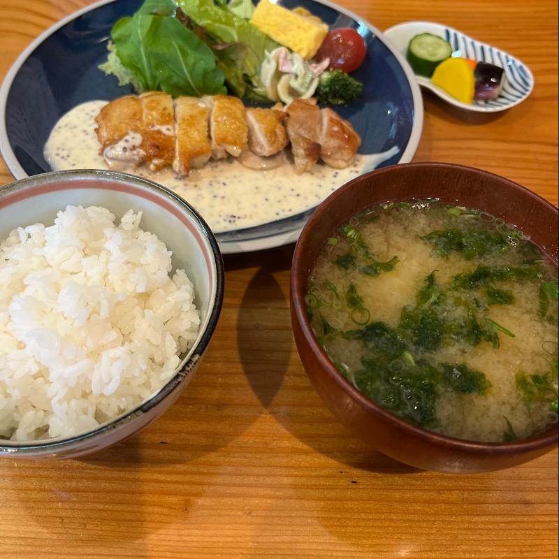 鶏肉のマスタードソース掛け、ライス➕味噌汁(一玄)