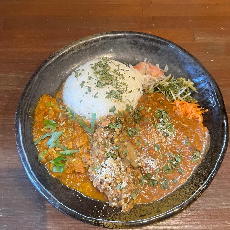 3種あいがけ(カリーみよし)