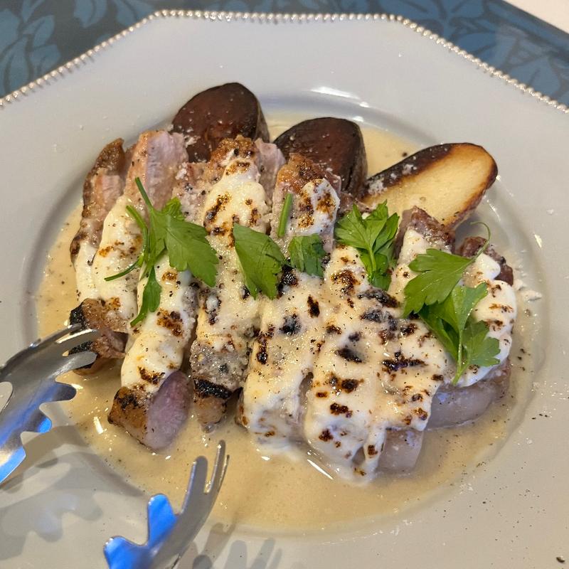 道産ポークのモッツァレラチーズソテー(オステリアベーネ （Osteria Bene）)
