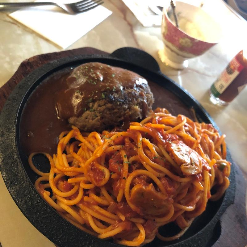 ハンバーグナポリタン(コロンビア喫茶一階)