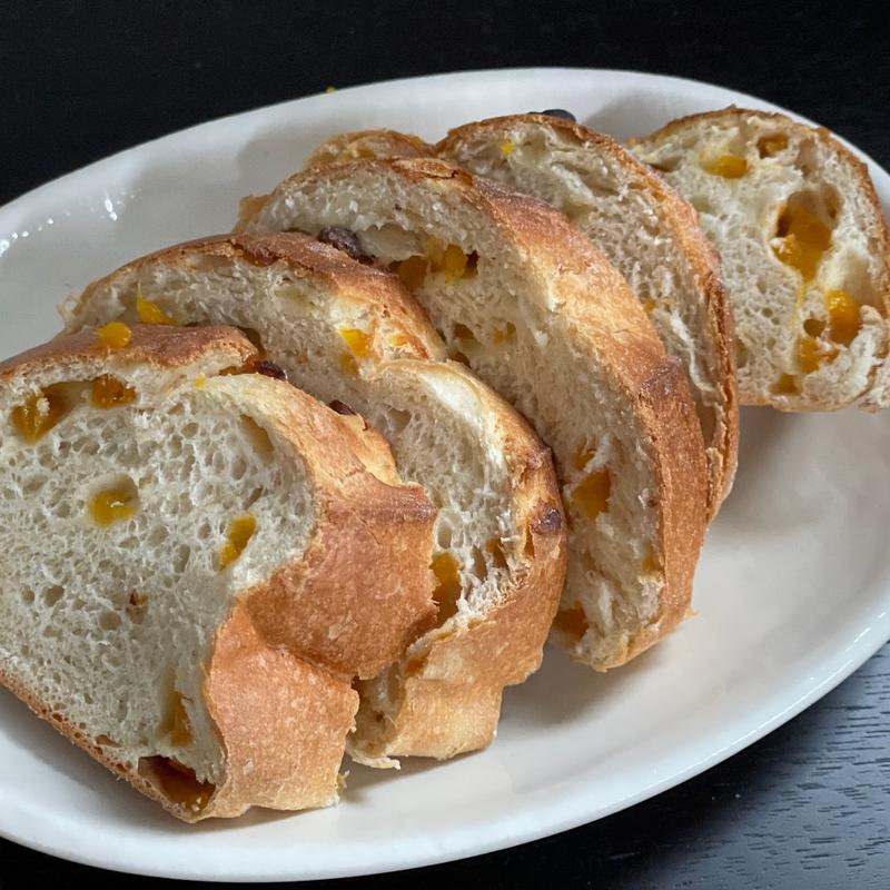 マンゴーとバニラのパン(メゾンカイザー ボーノ相模大野店)