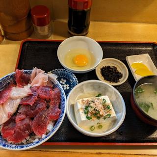 鉄火丼定食(魚玉 （うおたま）)