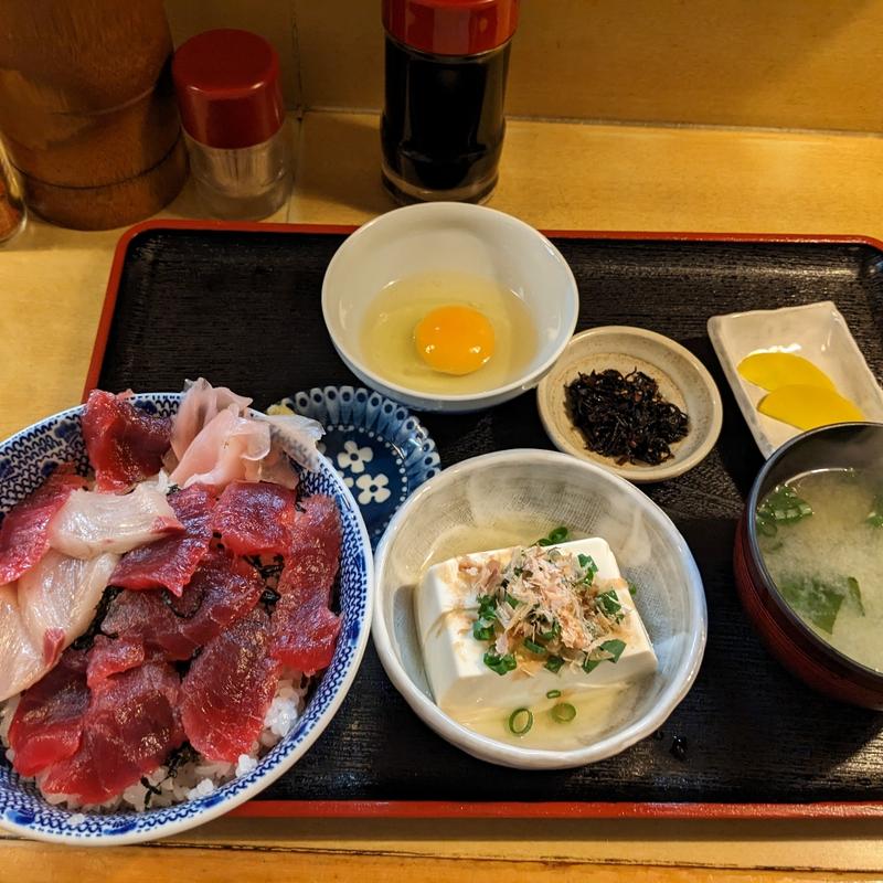 鉄火丼定食(魚玉 （うおたま）)