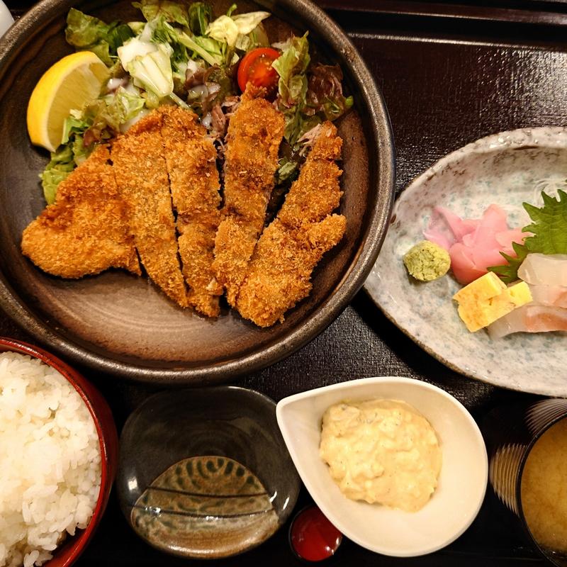 マグロホホ肉のマグロカツ定食(吉志久 市場店 （ヨシキュウ）)