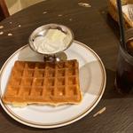 自家製バターのプレーンワッフル(オンサヤ （onsaya）)