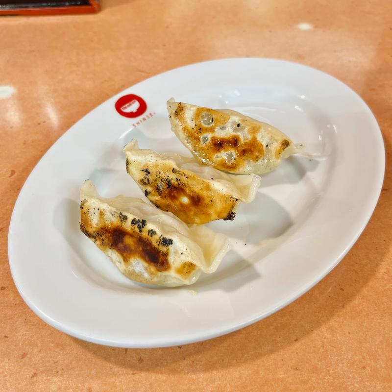 半ギョーザ(3ヶ)(ラーメン新世 本店)