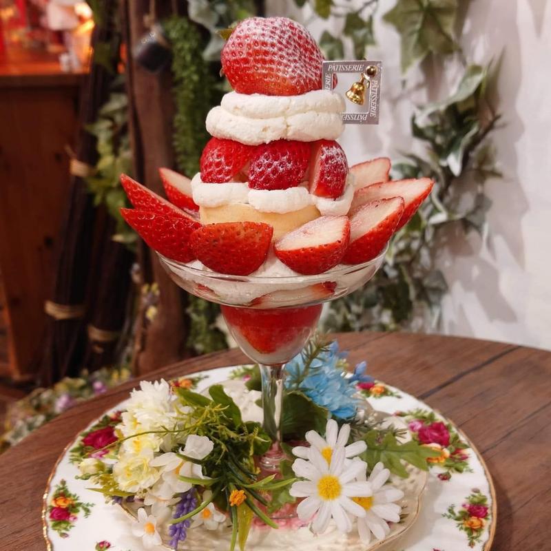 みつのかと咲姫のコンビパフェ(よろず茶屋444)