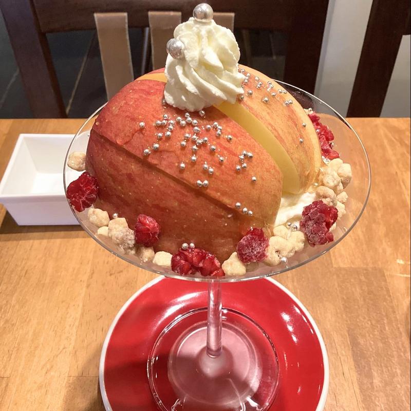 リンゴのパフェ(CLASSLOBE)