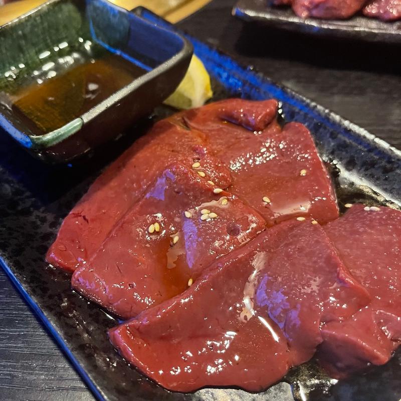 炙りレバー(炭火焼肉 まる福)