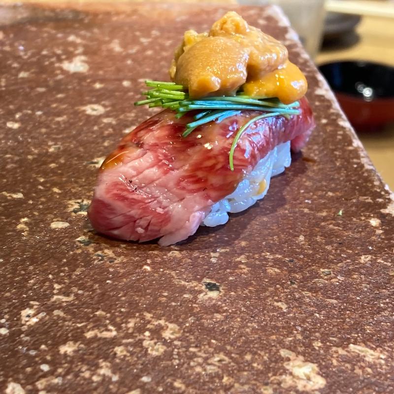 牛ウニのせ(天神寿司)