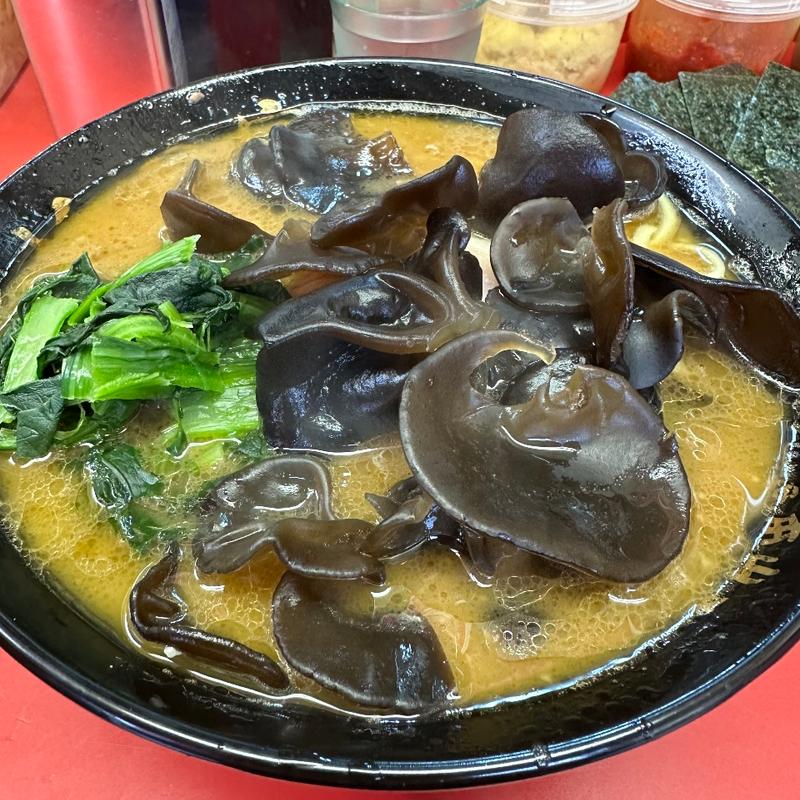 ラーメン中盛り（きくらげ）(杉田家)