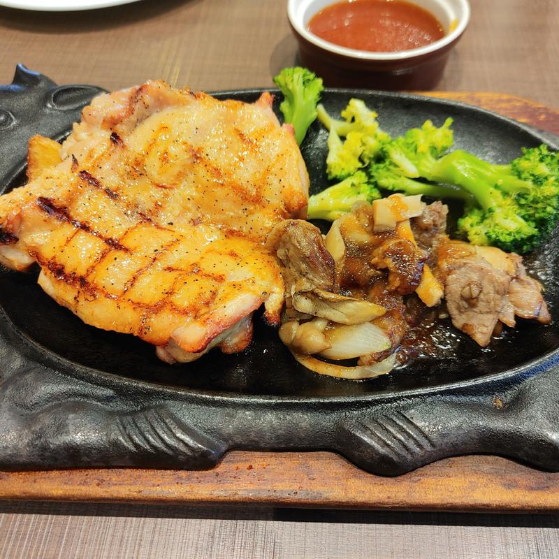 チキンステーキ＆切り落としビーフソテーランチ(ステーキハウス フォルクス 市川ニッケ店)