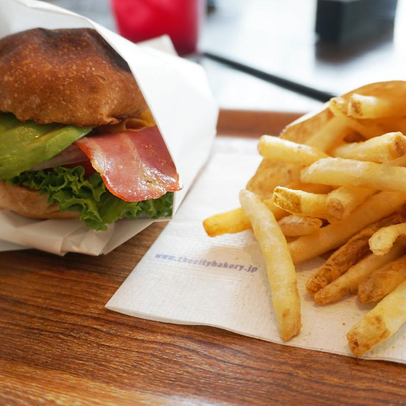 A.B.Cバーガー(アボカドベーコンチーズバーガー)(ザ シティ ベーカリー バー アンド バーガー ルービン)