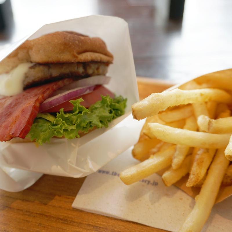 フライドポテト(M)+ドリンクセット(ザ シティ ベーカリー バー アンド バーガー ルービン)