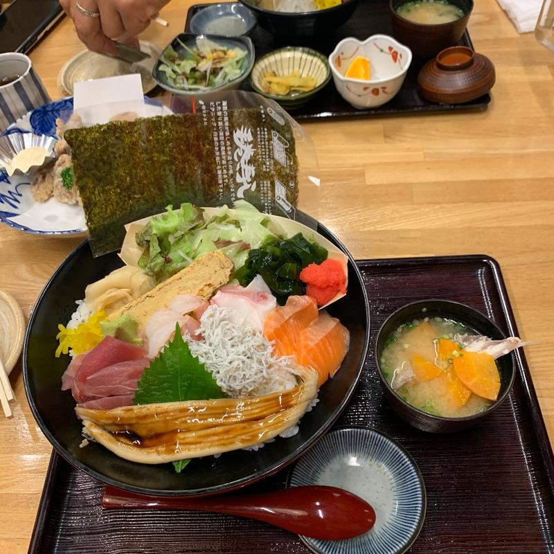 三咲丼（鮮）(さかな屋すし魚健 （うおけん）)