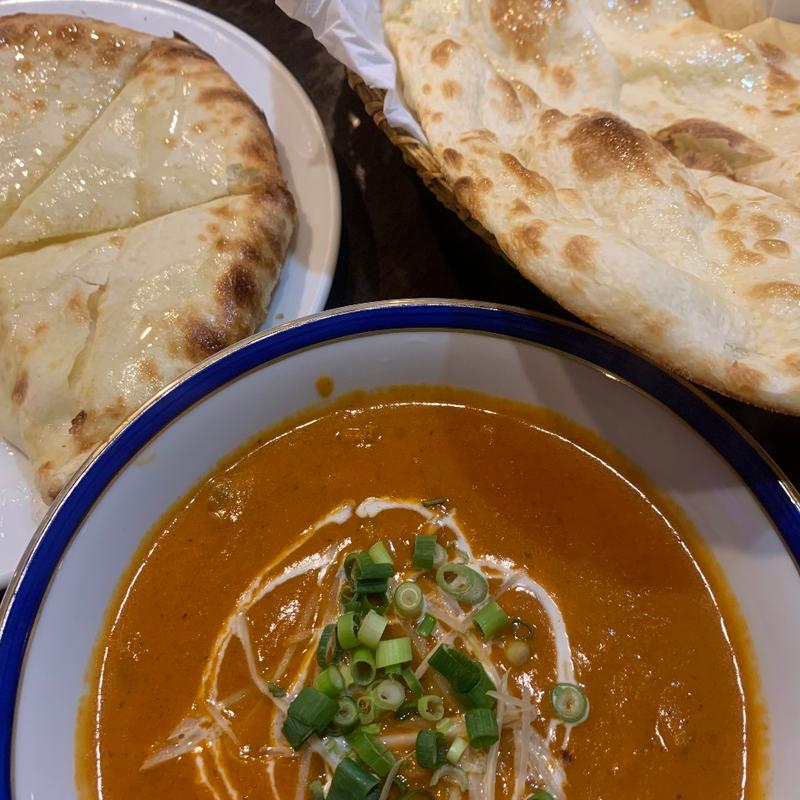 バターチキン、チーズナン、ナン(インドネパールレストラン クーシ)