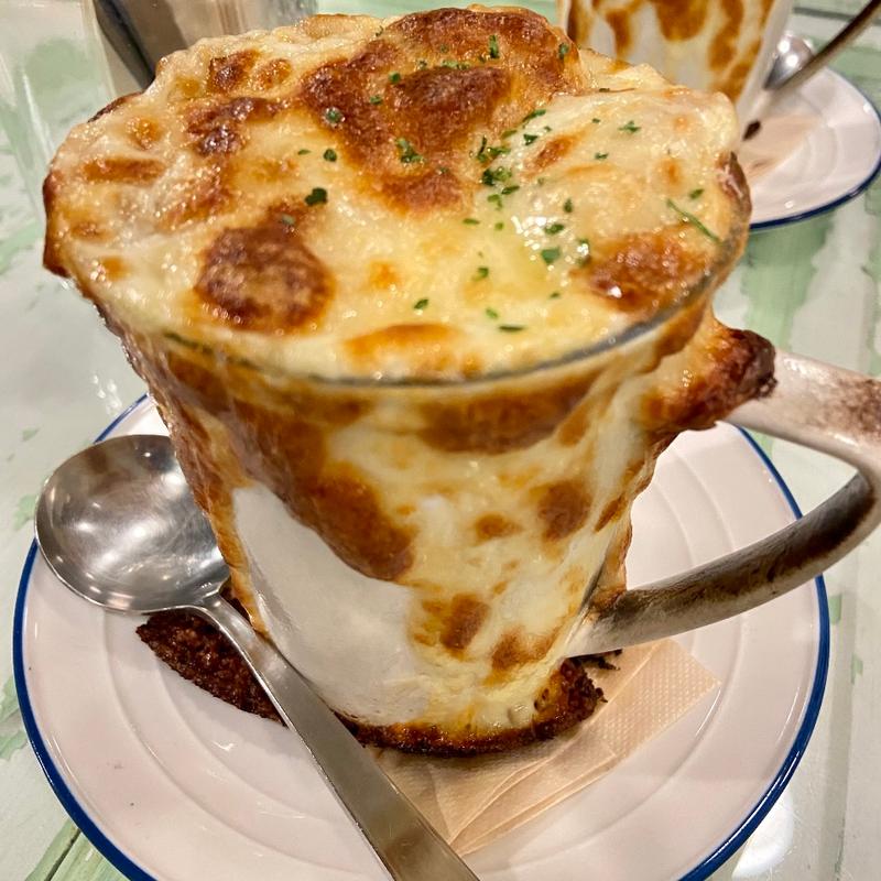 天までのびるチーズオニオングラタンスープ(CAFE NOB)