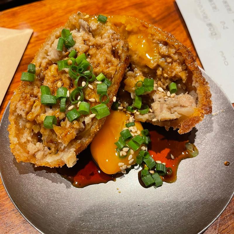 贅沢鶏メンチカツ 卵黄のせ(&bird)