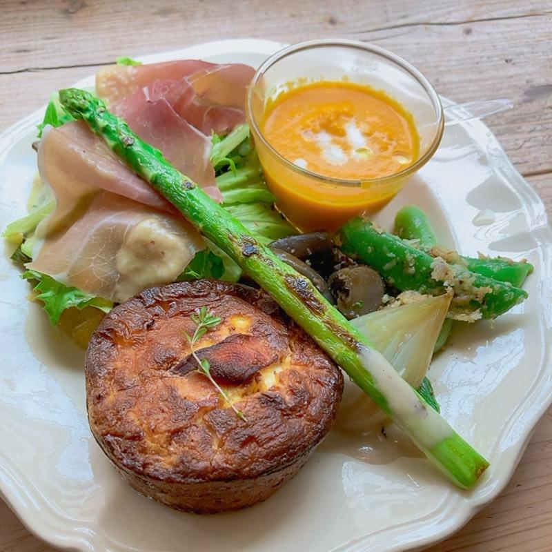 ランチプレート（ドリンク付き）(cafe de unji)