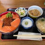 サーモンとイクラの親子丼