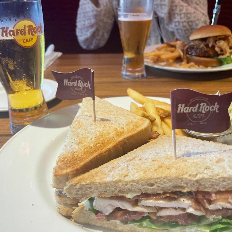 (Hard Rock Cafe)