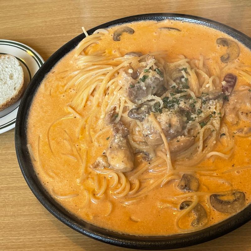 鶏もも肉とマッシュルームのトマトクリーム(元祖パスタ食堂 鈴鹿店)