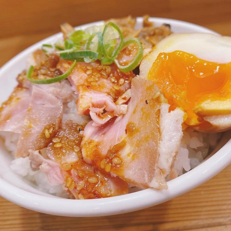 しぐれ煮とチャーシューのハーフ&ハーフ丼(らーめん砦 京町堀店)