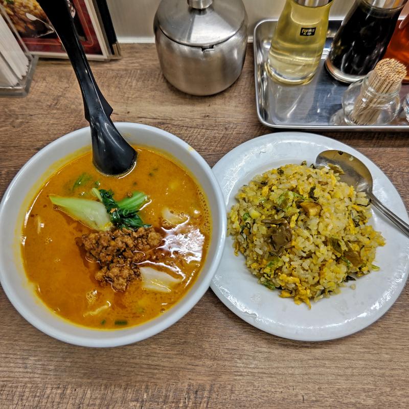タンタン刀削麺・高菜チャーハンセット(一品閣刀削麺館)