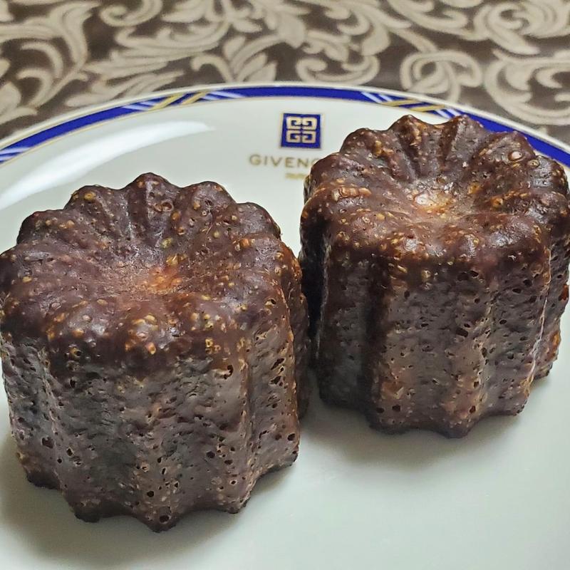 カヌレドボルドー(焼きたてカヌレ パティスリーパダクシオン)