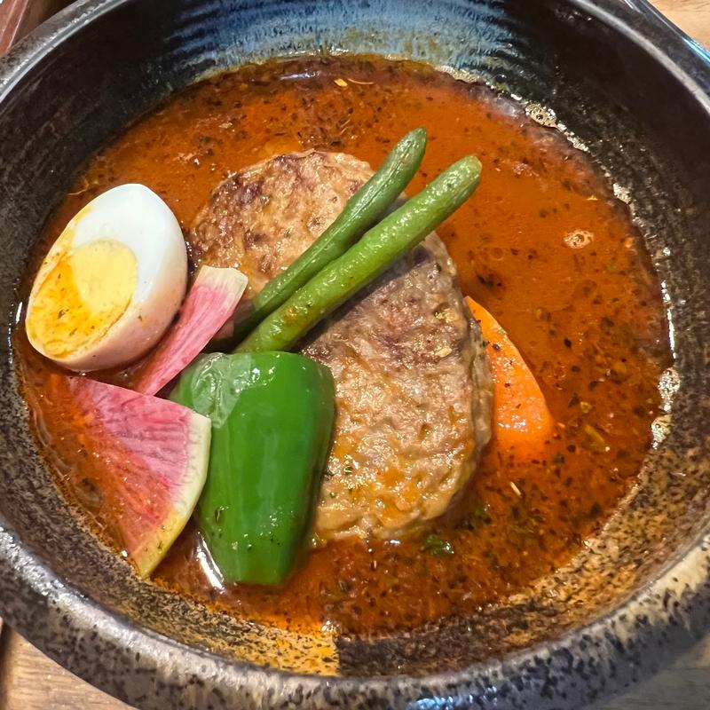 ジューシーハンバーグのスープカレー(カレー食堂 心 下北沢店)
