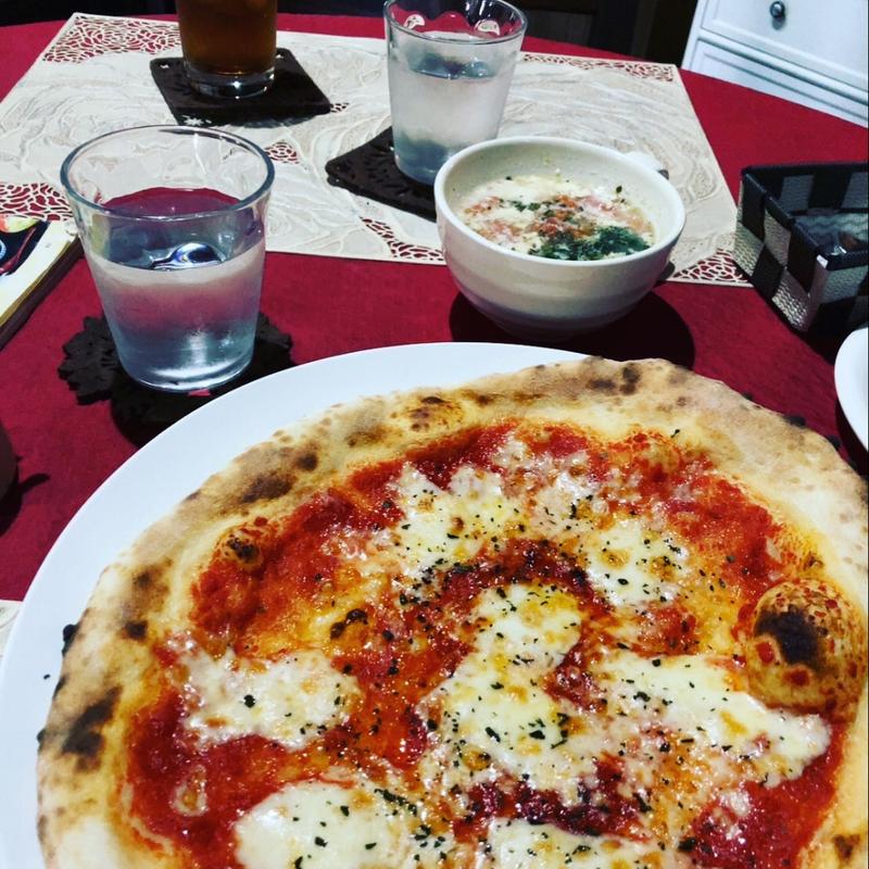 (溶岩石窯ピザ 轍 （わだち）)