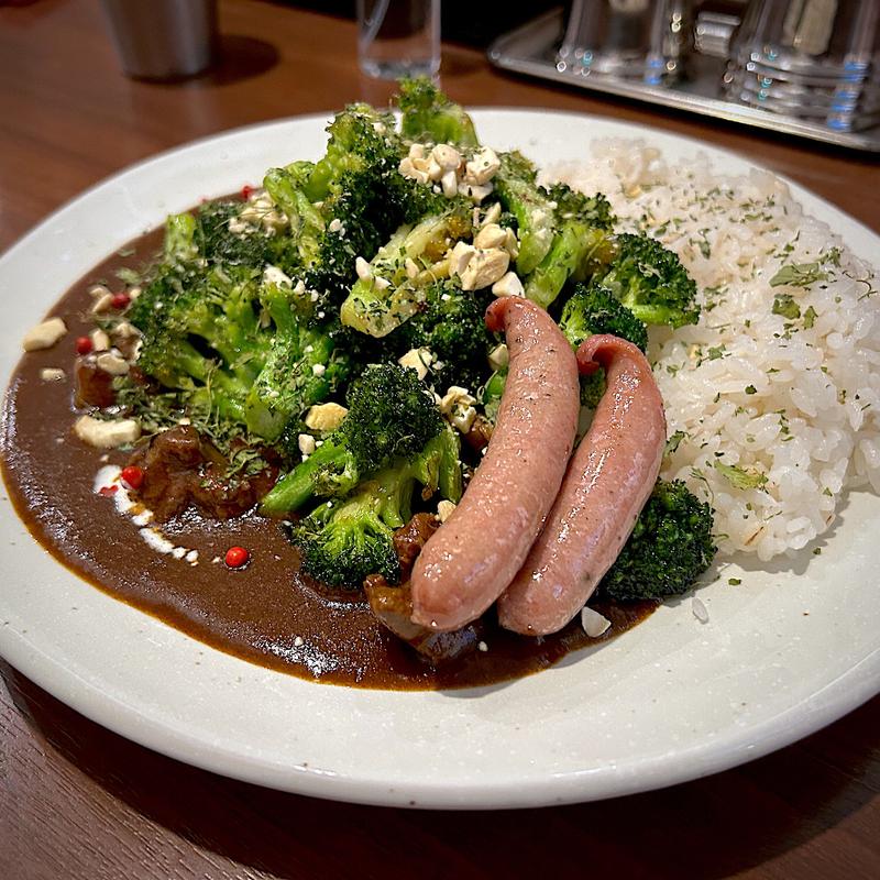 欧風ラムカリー ＋山盛りブロッコリー(欧風カリードモン 国分町店)