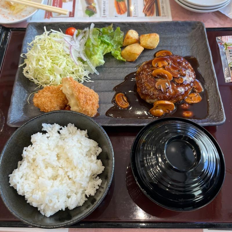 黒毛和牛と国産豚のデミグラスハンバーグとグラタンコロッケ(おおむらさきゴルフ倶楽部　レストラン )