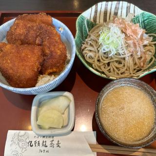 お蕎麦と小丼のセットランチ(九頭龍蕎麦 本店)