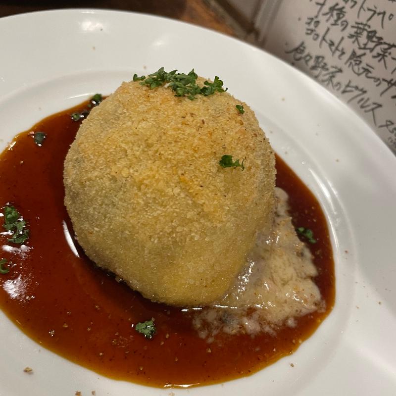 もつ煮コロッケ(ビストロ　アリゴ )