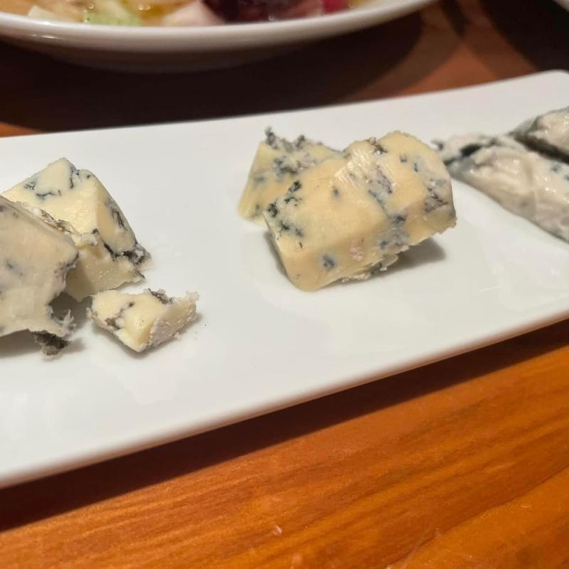3種ブルーチーズ食べ比べ(創作料理とワイン chabi)