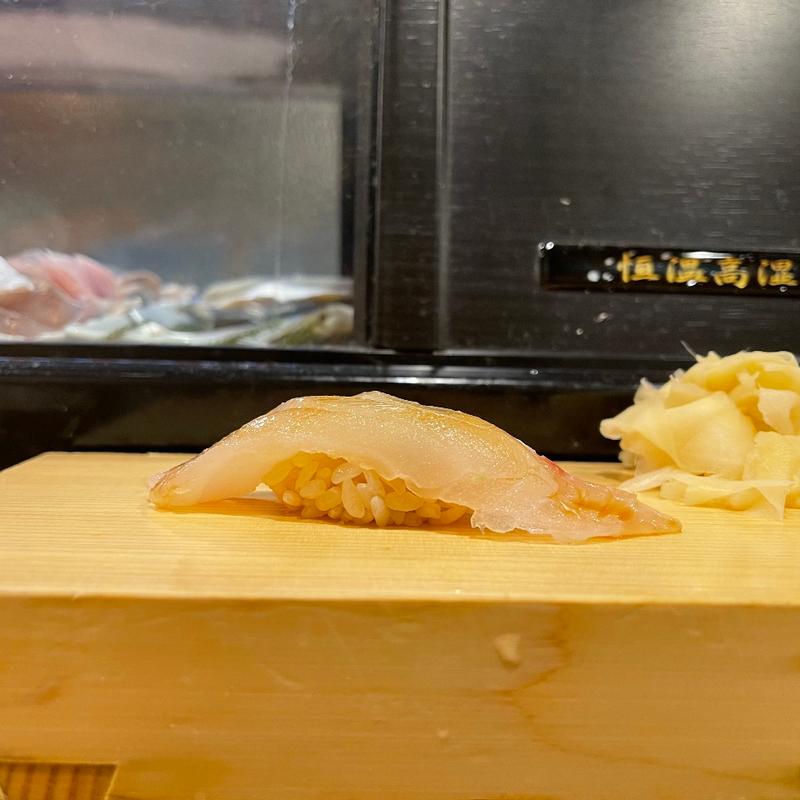 アズキハタの昆布〆(鮨屋とんぼ 栄店)