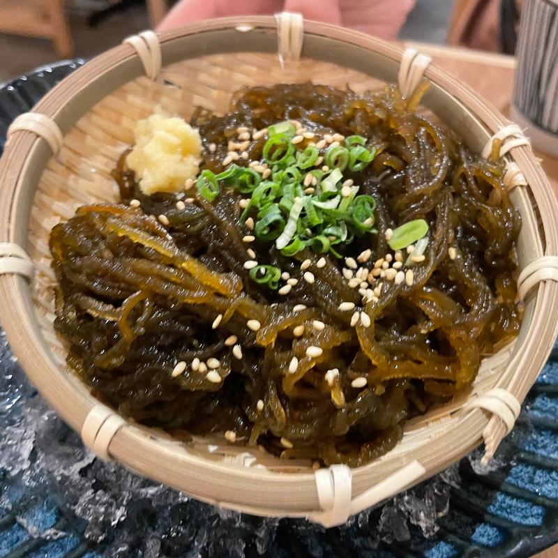 沖縄ざるもずく中盛(魚河岸酒場FUKU浜金 チカマチラウンジ店)