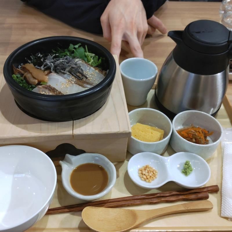 炙り真鯛の胡麻ダレごはん(東京だし茶漬けこめから 志木店)