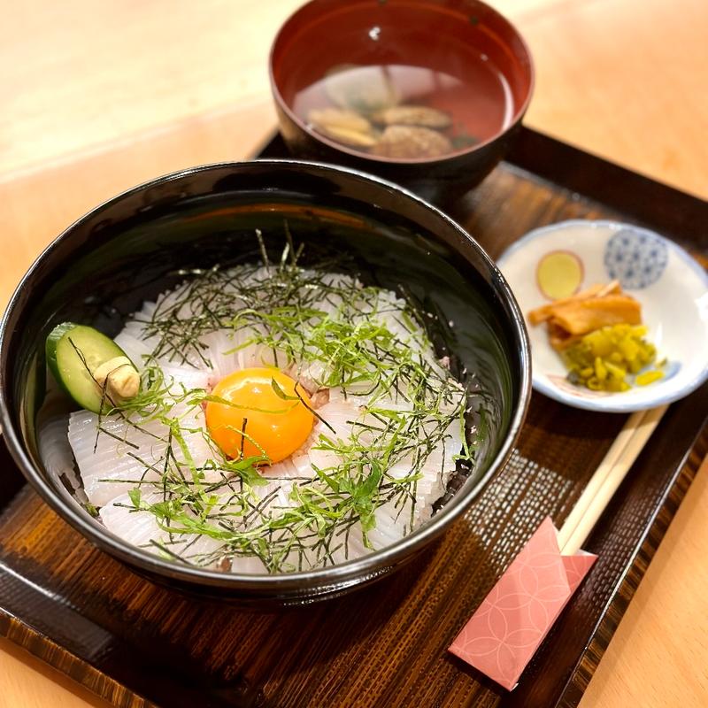 イカ月見丼(味処 大丸)