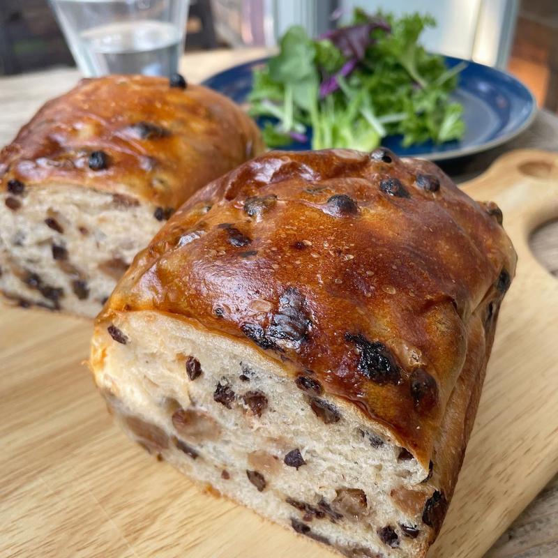 ぶどう食パン( TOLO COFFE&BAKERY(トロ コーヒーアンドベーカリー))