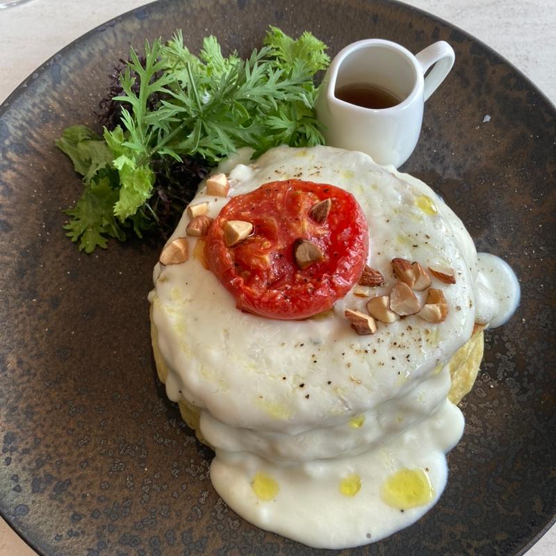 モッツァレラ・ゴルゴンゾーラチーズパンケーキ(Bistro SWING STOMP SWAY)