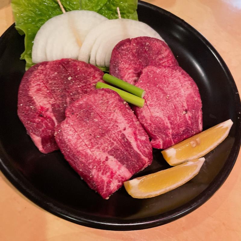 厚切りタン塩(溶岩炭火焼肉 炎や)