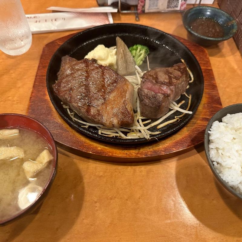 黒牛ステーキとヒレの豪華合い盛り(炭火焼ステーキ 黒牛)